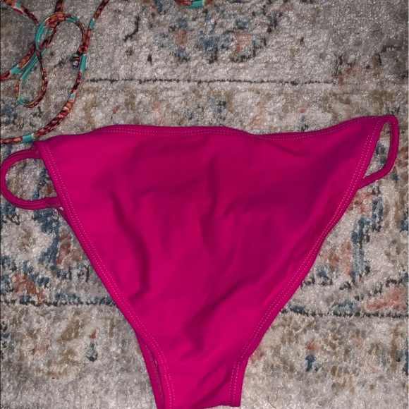 Bikini - Picture 5 of 8